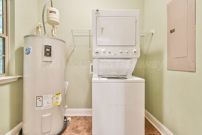 Building Photo - 11 Berg Strasse