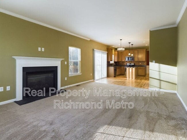 Building Photo - 6431 Kings Crest Ct