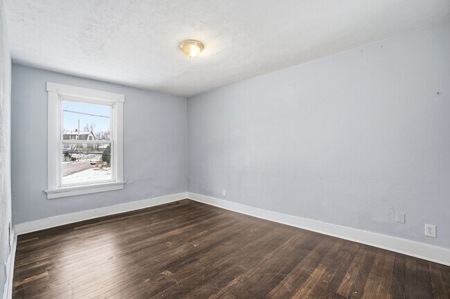 Building Photo - 44 5 Oaks Ave