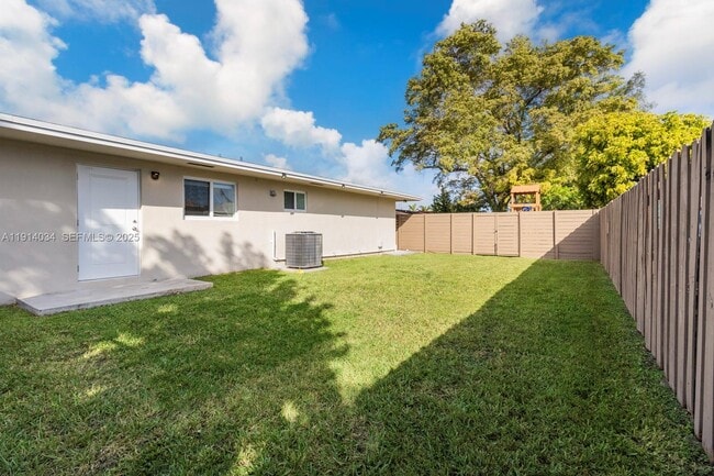 Building Photo - 7875 SW 12th St