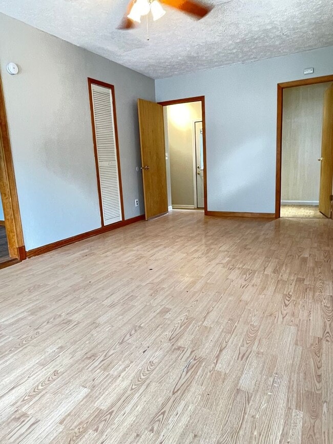 Building Photo - 10909 Leavenworth St