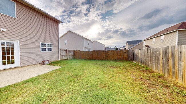 Building Photo - 4 Bedrooms in Established Hope Mills Commu...