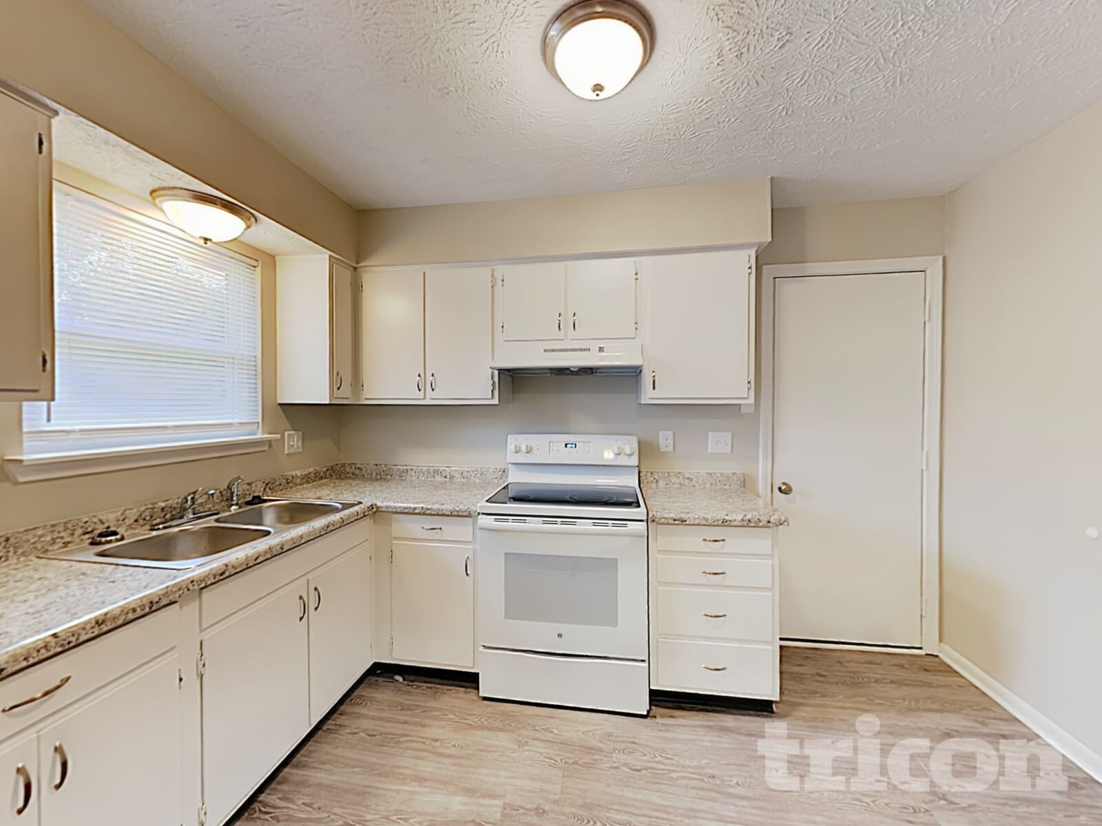 Building Photo - 8605 Lighthorse Dr