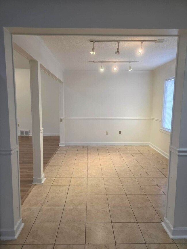 Building Photo - 3625 Wincross Dr