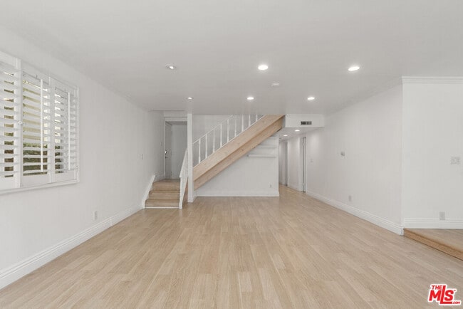 Building Photo - 745 Oxford Ave