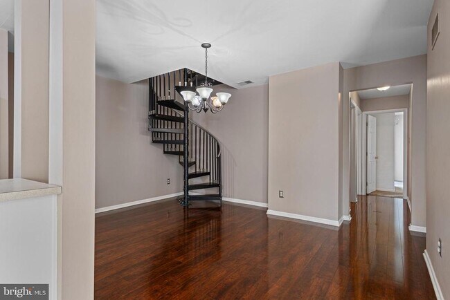 Building Photo - 312 River Birch Cir