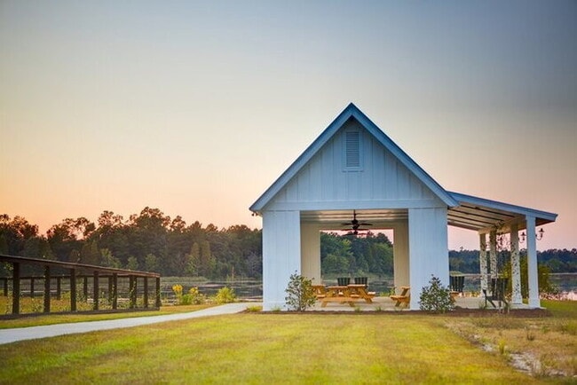 Building Photo - 465 Foxbank Plantation Blvd