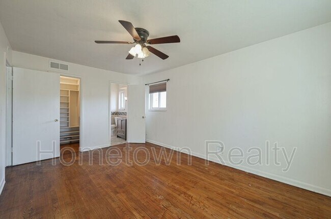 Building Photo - 1805 NE 53rd St
