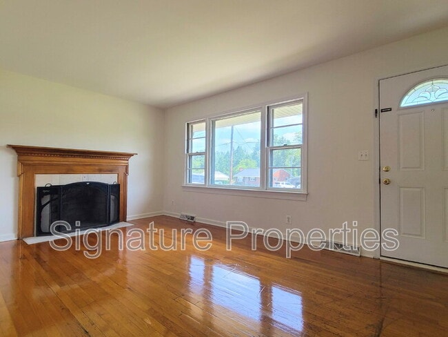 Building Photo - 204 Mt Pleasant Blvd