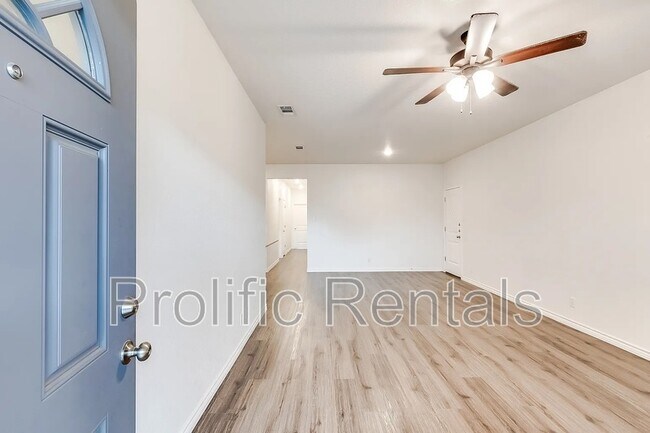 Building Photo - 3505 Abraham Dr