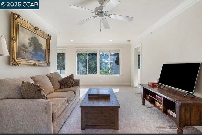 Building Photo - 3109 Stonegate Dr