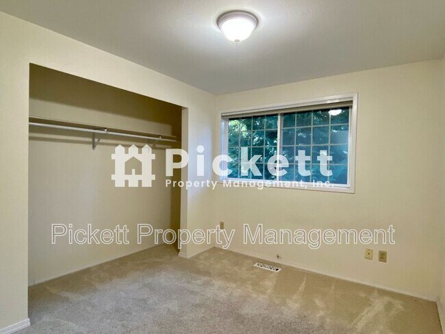 Building Photo - 7293 Pheasant Cir NE