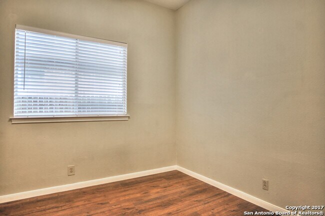 Building Photo - 4 Bedroom/2 Bath Auburn Oaks Subdivision