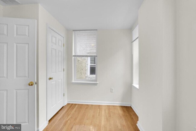 Building Photo - 1526 Brown St