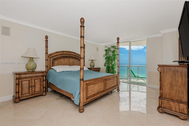 Building Photo - 8855 Collins Ave