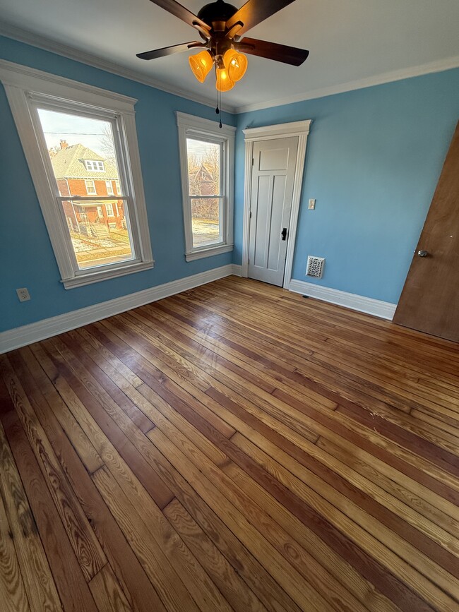 Building Photo - 713 Clairmount Ave