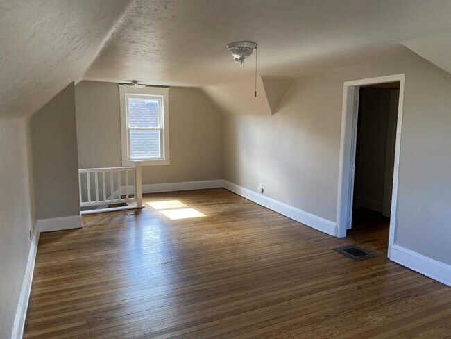 Building Photo - 1686 Coventry Road #Third Floor
