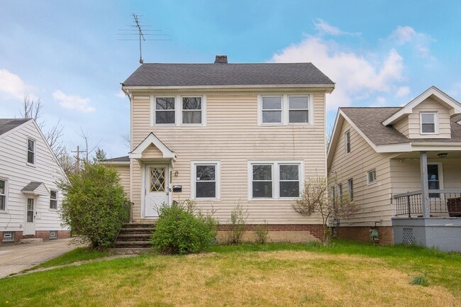 Building Photo - 3-BED, 1 BATH BEAUTIFUL SINGLE- FAMILY HOME IN MAPLE HEIGHTS!