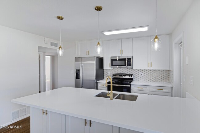 Building Photo - 8426 E Monterey Way