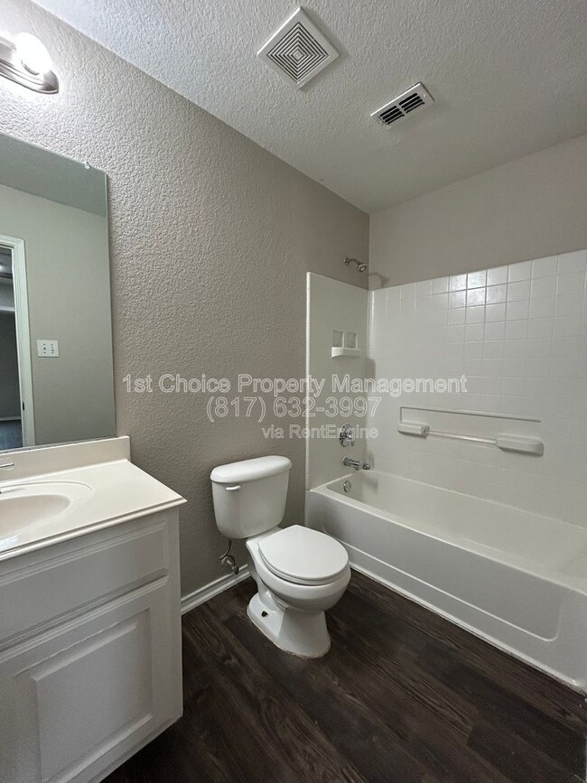 Building Photo - 1249 Round Pen Run