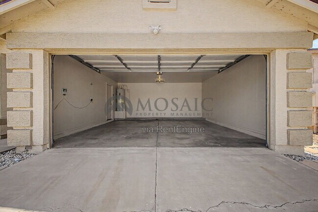 Building Photo - 2049 E San Tan Ct