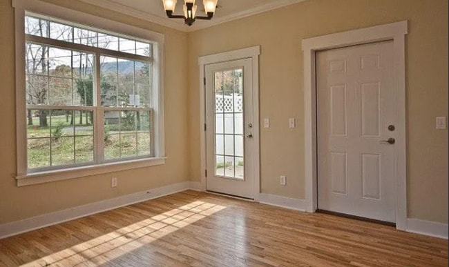 Building Photo - Townhouse walking distance to Black Mountain available now!