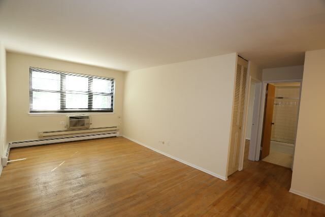 Building Photo - 675 W Wrightwood Ave