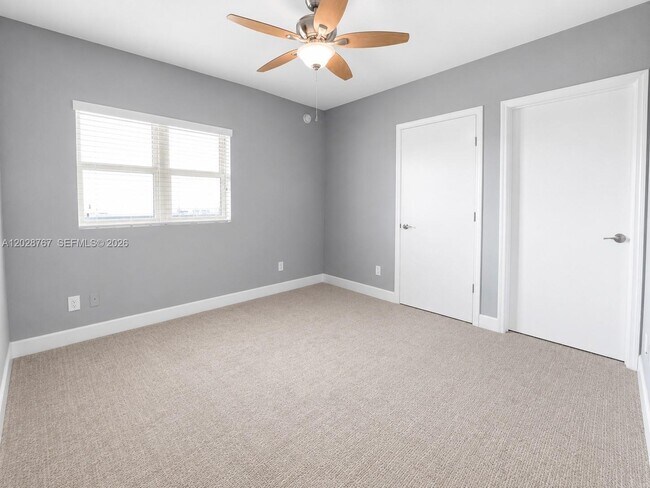Building Photo - 14951 Royal Oaks Ln