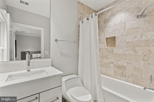 Building Photo - 1520 16th Ct N