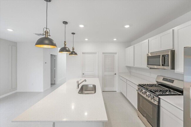 Building Photo - 11161 NW Fernbrook Dr