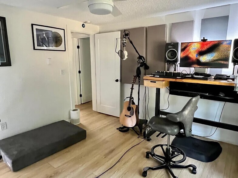 Building Photo - 3517 57th Ave NW