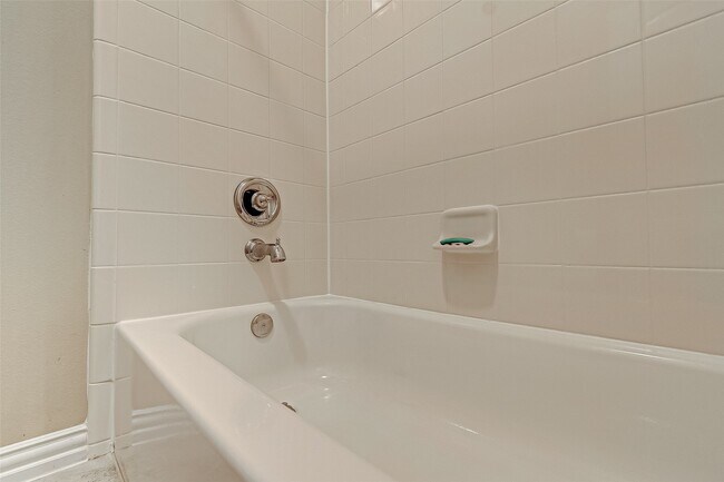 Building Photo - 907 River Delta Ln