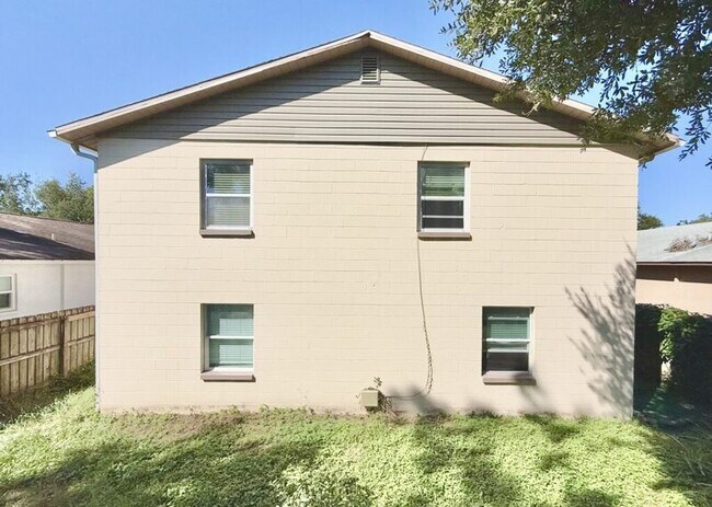 Building Photo - 6420 S Adelia Ave