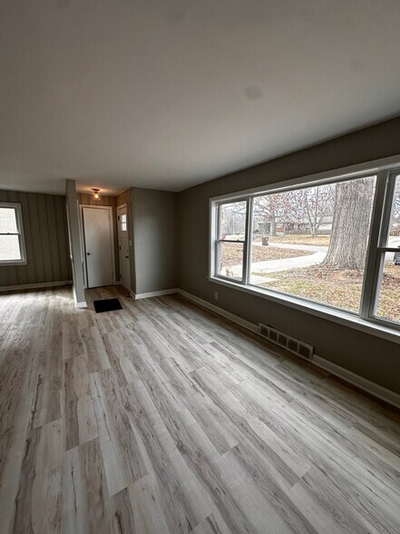 Building Photo - 7719 Crestline Rd