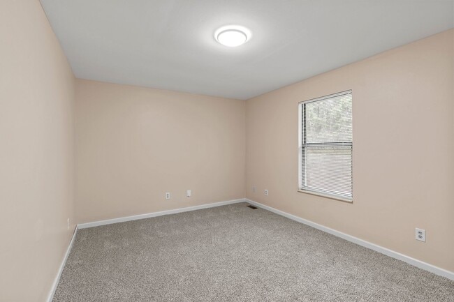Building Photo - Omar Ct Duplex