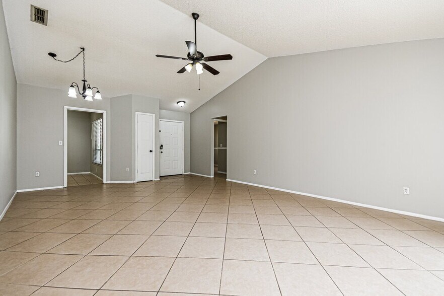 Building Photo - 3071 Bloomsbury Dr