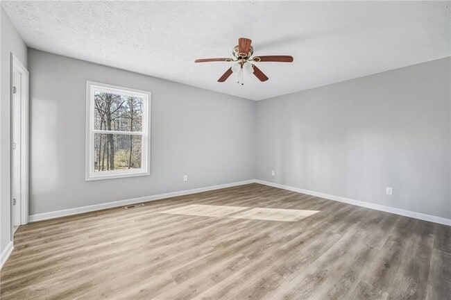 Building Photo - 5825 Stonehaven Dr NW