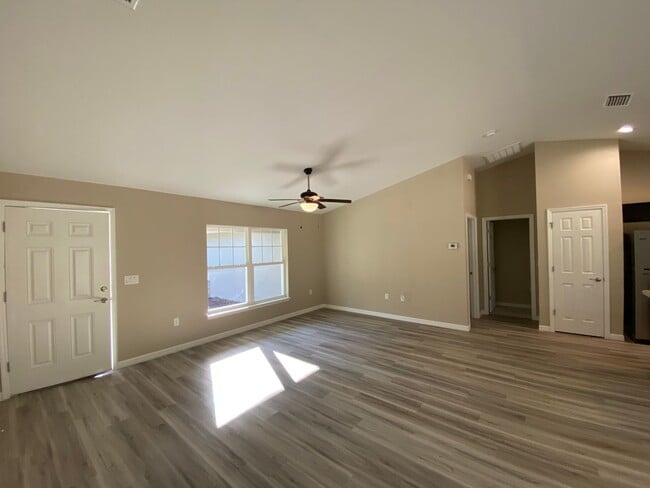 Building Photo - Custom Home - Desirable SW Dunnellon Neighborhood 3/2/2 **Won't Last**Available Soon!