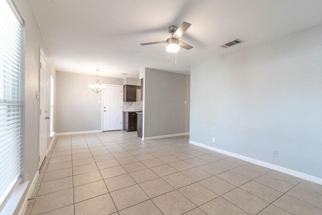 Building Photo - 1810 Nicole Cir