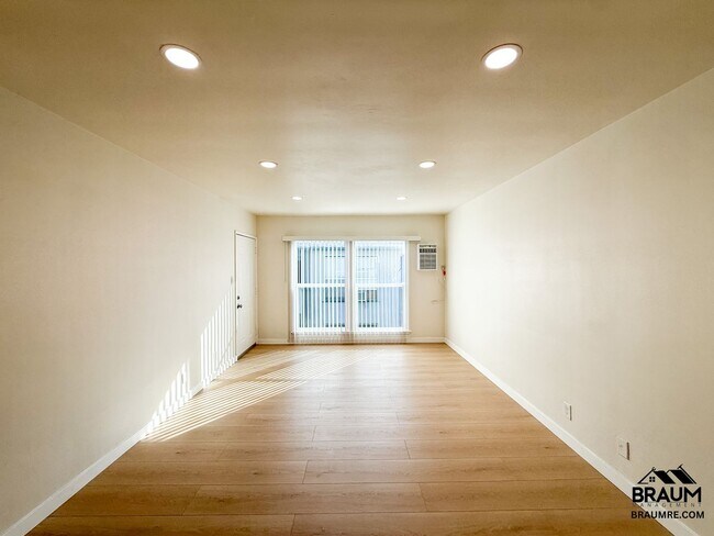 Building Photo - 7339 Woodman Ave