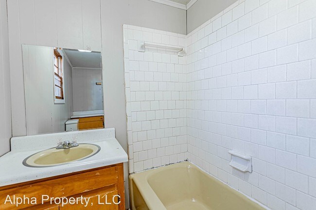 Building Photo - 2 br, 2 bath House - 19 Norwood St
