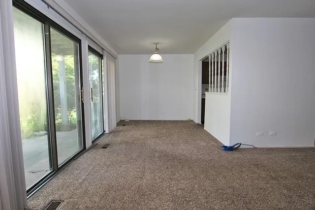 Dining - 404 Sandalwood Ln