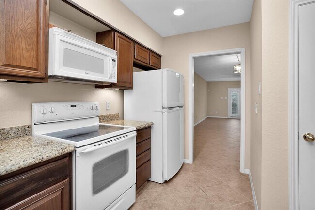 Building Photo - 938 Memorial Village Dr