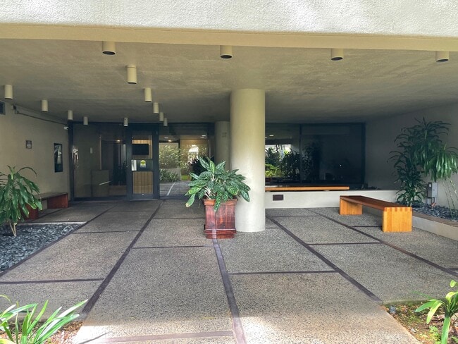 Building Photo - 60 N Beretania St