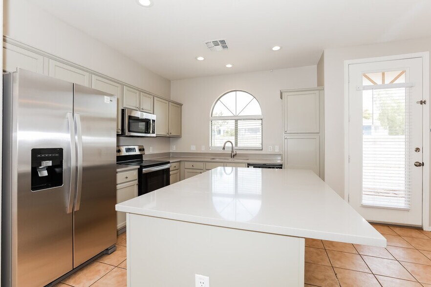 Building Photo - 5334 E Harmony Ave