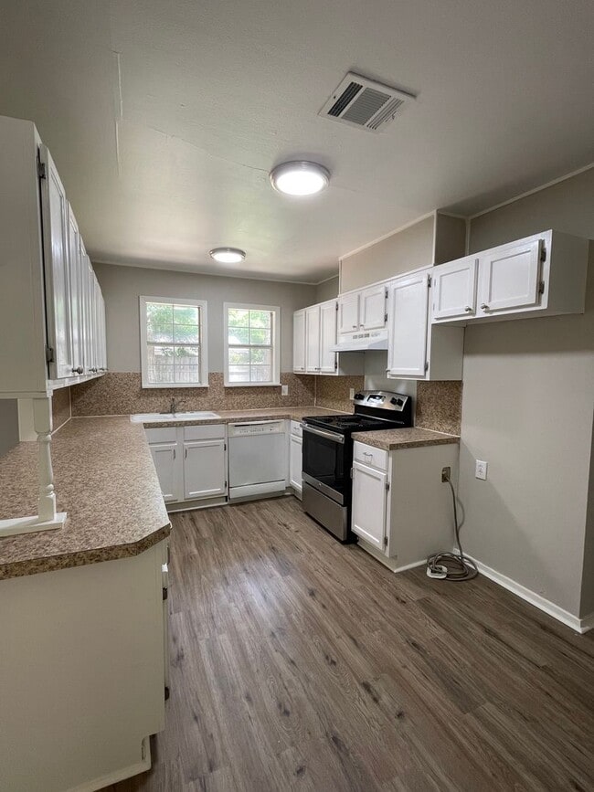 Building Photo - 3 bed 2 bath Home for Rent in Monroe | Pel...