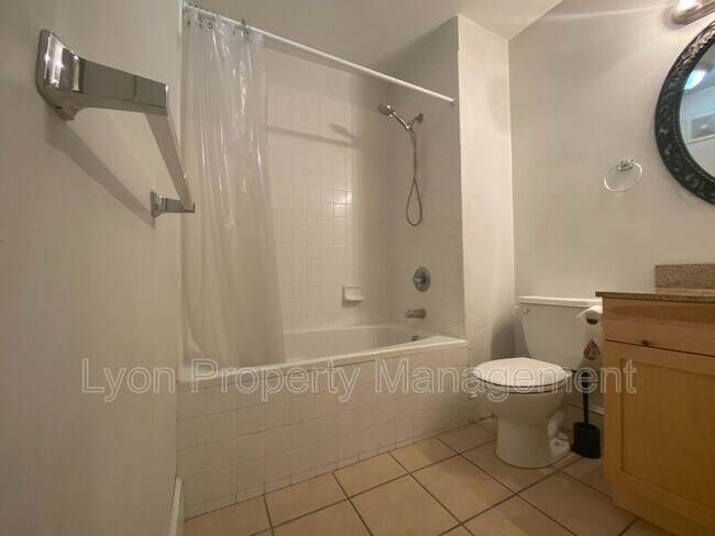 Building Photo - 426 Mt Hope St