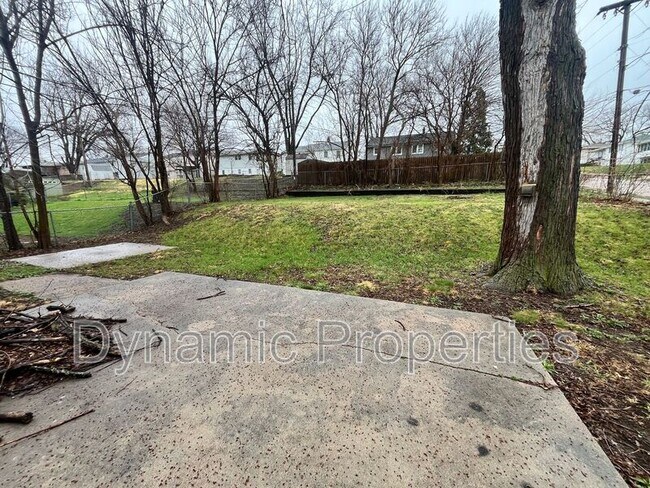 Building Photo - 2537 S 46th Ave