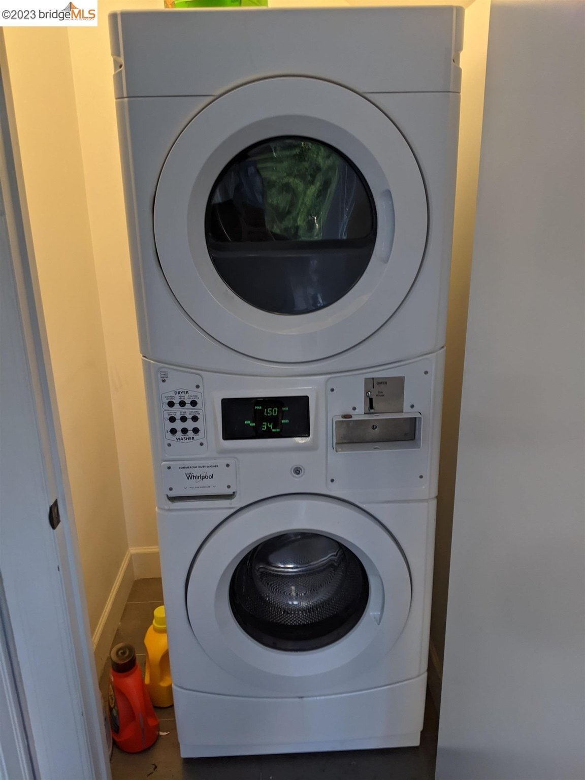 Shared Laundry - 535 30th St
