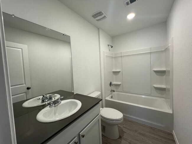 Building Photo - Charming 3/2 Home in Navarro Ranch